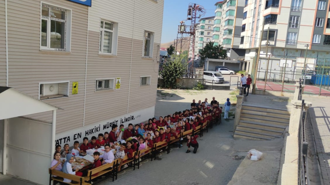 YENİ ÖĞRENCİLERİMİZLE SABAH KAHVALTISI ETKİNLİĞİ